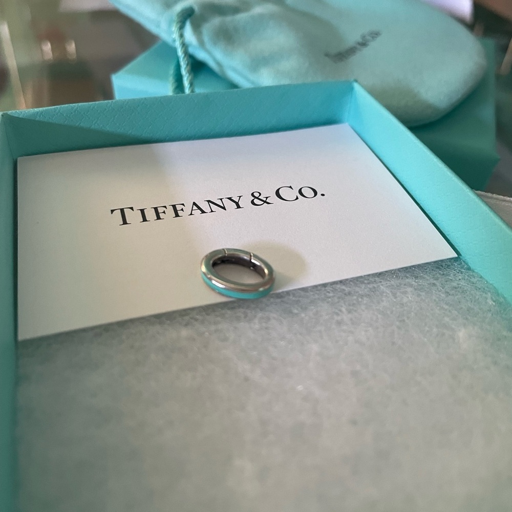 Tiffany&co blue clasping jump ring
